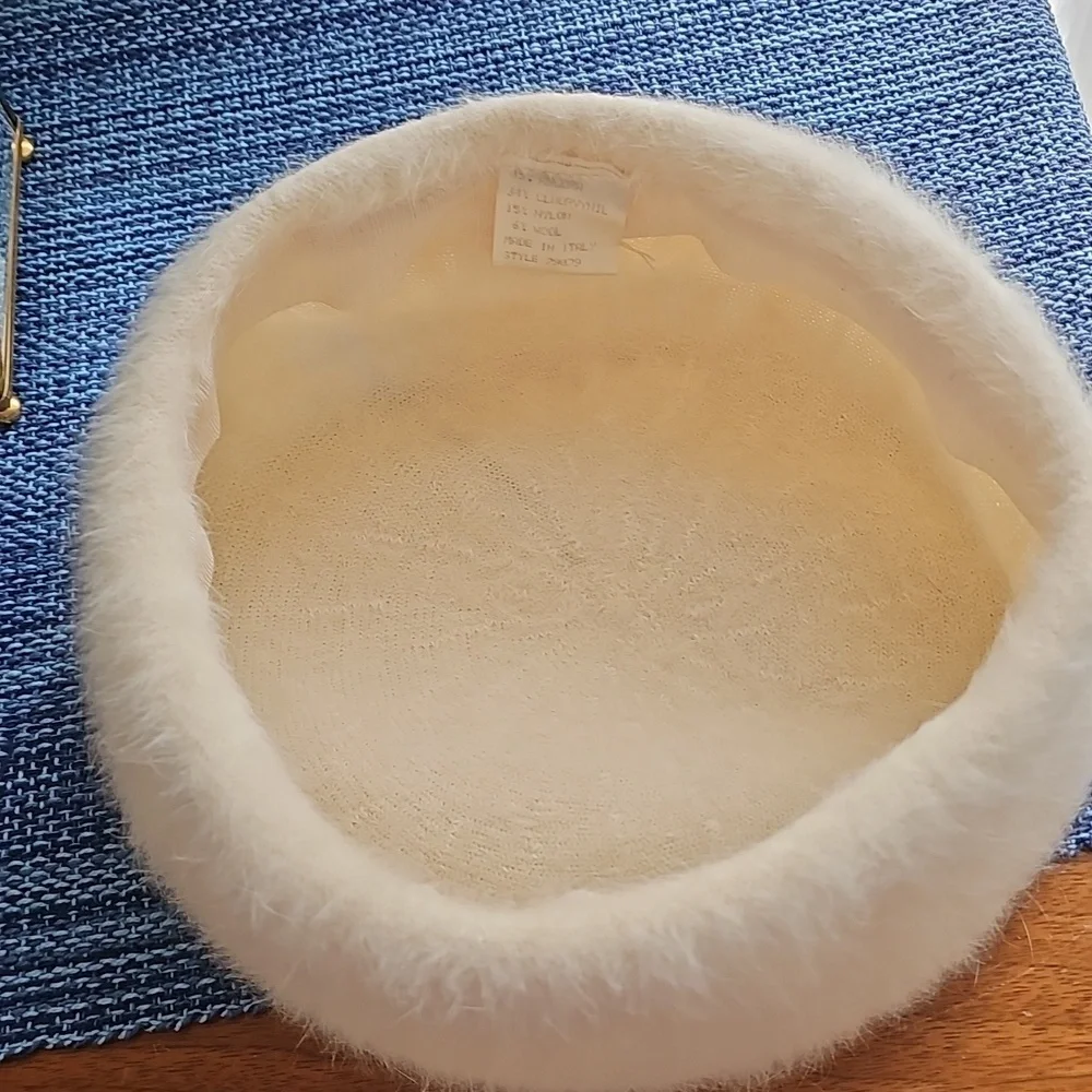Vintage wool off white hat in cream, made in Italy. - Picture 3 of 4